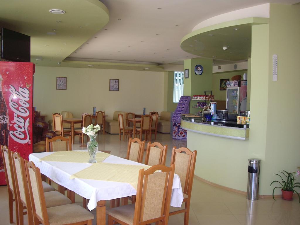 Семеен Хотел Идън Sveti Vlas Exterior photo