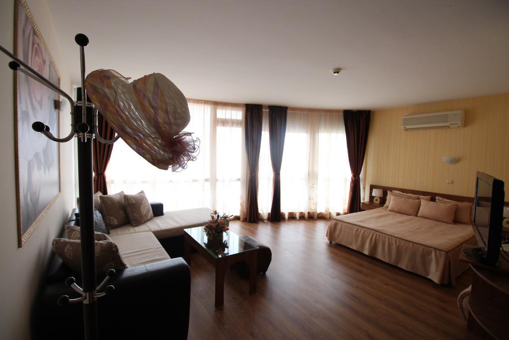 Семеен Хотел Идън Sveti Vlas Exterior photo