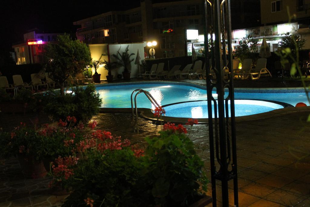 Семеен Хотел Идън Sveti Vlas Exterior photo